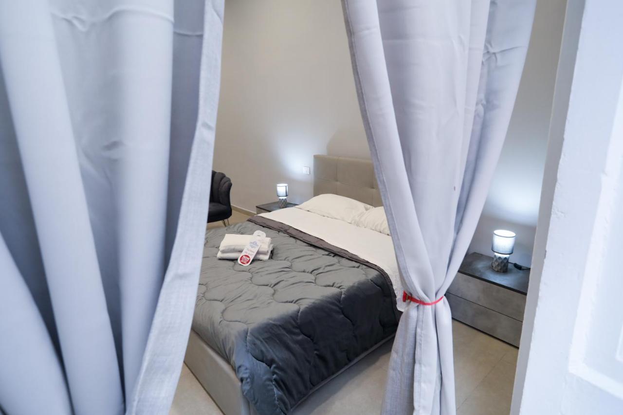 Residenza Esposito Economy Rooms Napels Buitenkant foto