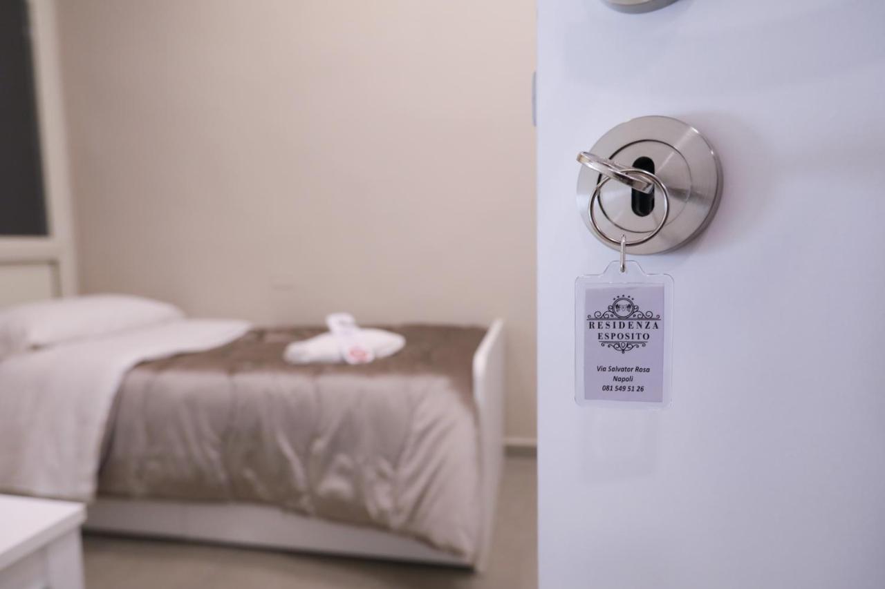 Residenza Esposito Economy Rooms Napels Buitenkant foto